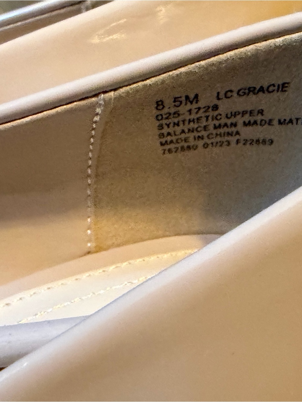 Liz Claiborne beige Patent Pointed-Toe heels - Picture 5 of 5